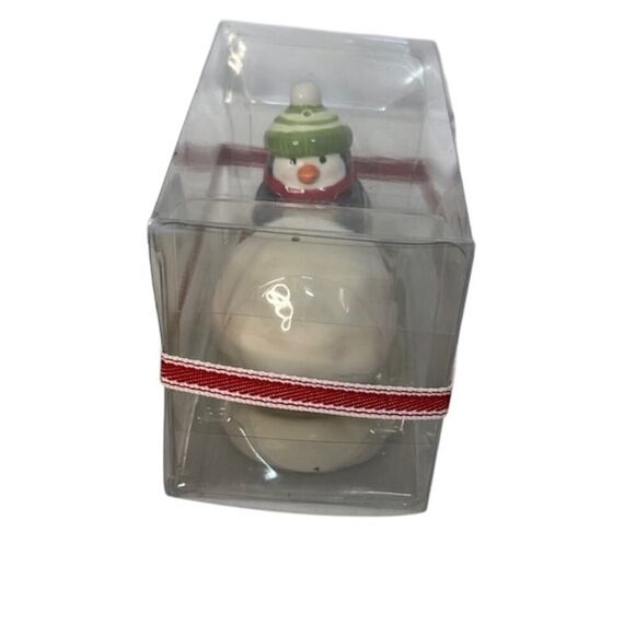 Hallmark Christmas Winter Penguin Snowball Salt Pepper Shaker Set Ceramic - Picture 5 of 6